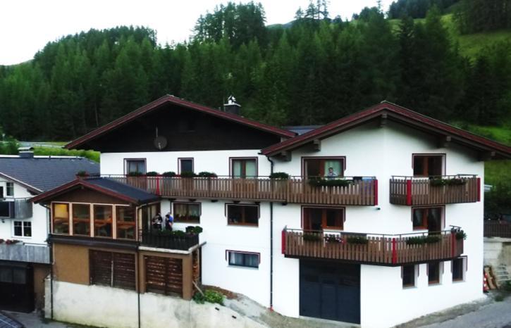 Pension Sonnleitner Heiligenblut Buitenkant foto